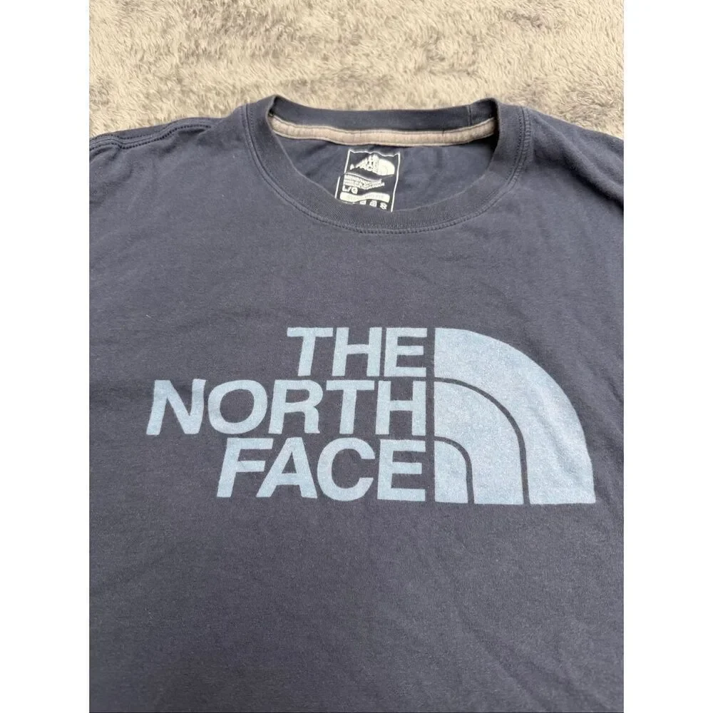 The North Face Men’s Large T-Shirt in good shape!